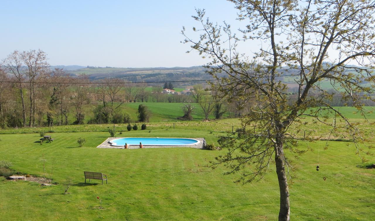 Bed and Breakfast La Maire Saint-Victor-Rouzaud Экстерьер фото